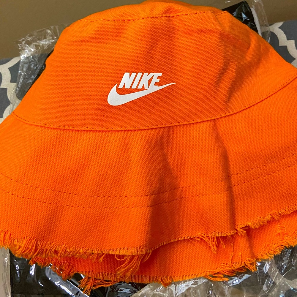 Bucket hat